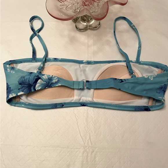 🔥 3/21 🔥Traffic size Medium light blue floral Bandeau style Bikini top only. - Picture 2 of 4